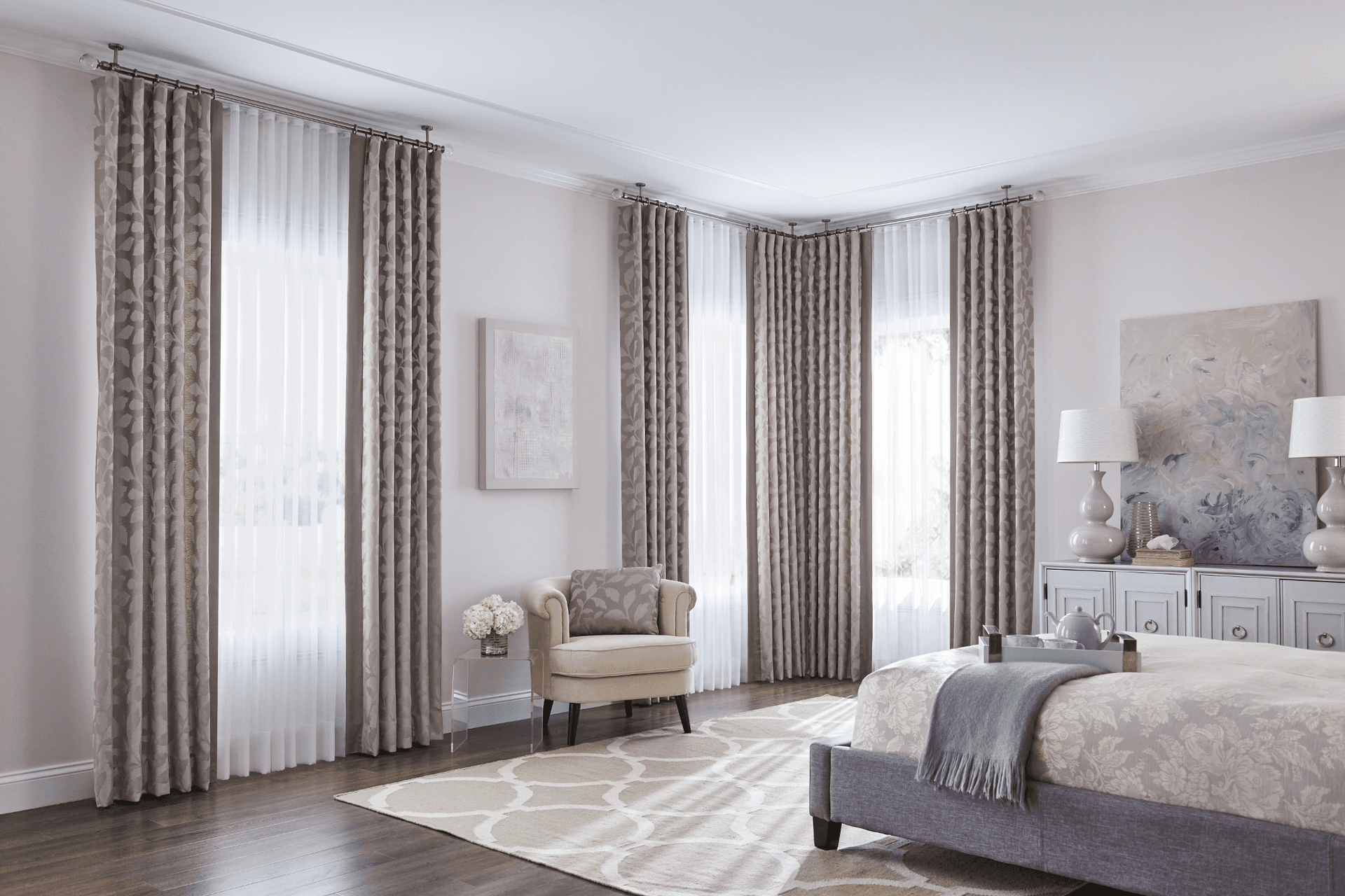 Patterned draperies and matching bedding
